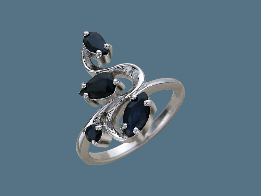 кольцо из серебра 925 пробы с корундом Р2К350133