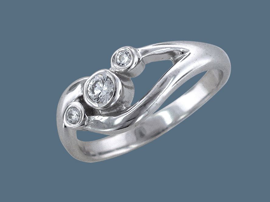 кольцо серебряное с фианитами У15К150228